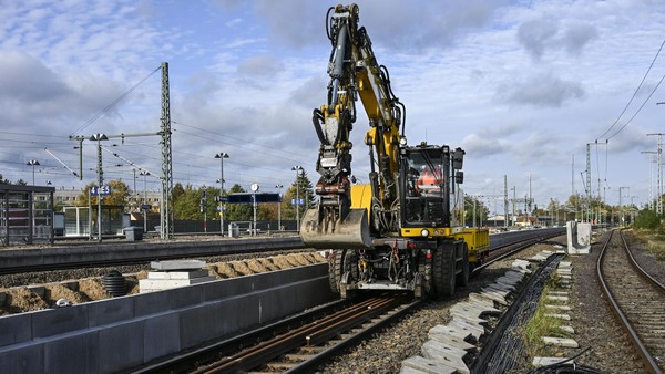 DB-Generalsanierung Hamburg–Berlin: Endspurt bei Gleisbauarbeiten