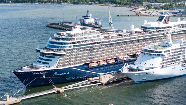 „Mein Schiff 1“: Ausflugsboot sinkt – 55 Passagiere in Seenot