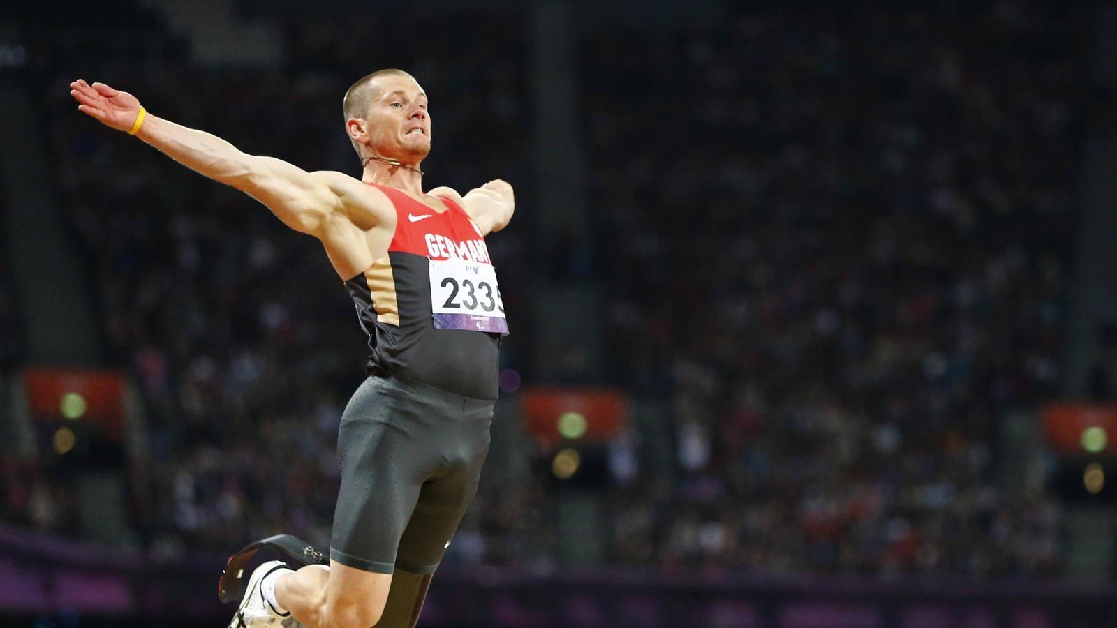 Beim-Fu-ball-verlor-er-ein-Bein-Paralympics-Star-erz-hlt-seine-ber-hrende-Geschichte