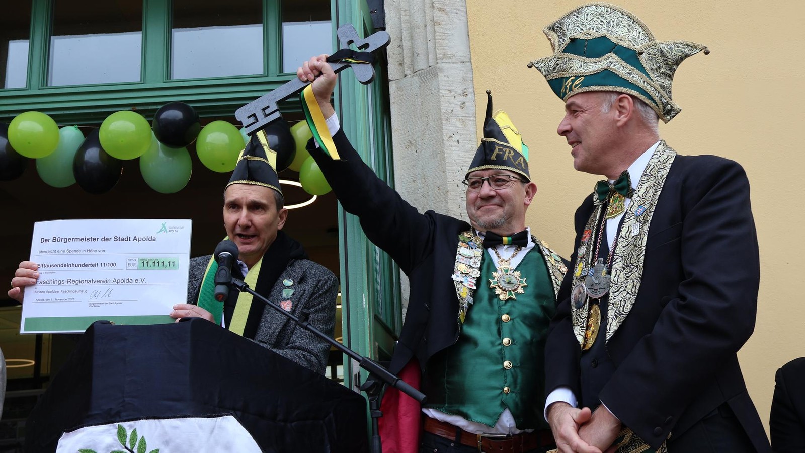 Faschingsauftakt-am-11-11-in-Apolda-Was-der-Sauser-zur-Stadtbild-Debatte-zu-sagen-hat