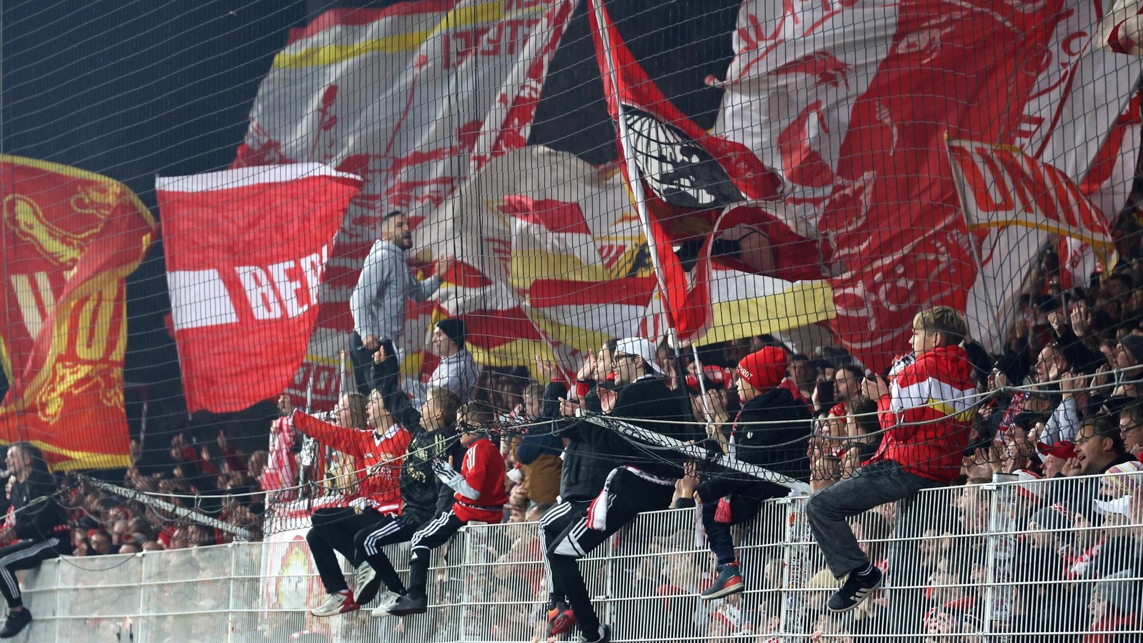 Union-Berlin-Dem-normalen-Fan-ist-es-nicht-verg-nnt-ins-Stadion-zu-kommen-