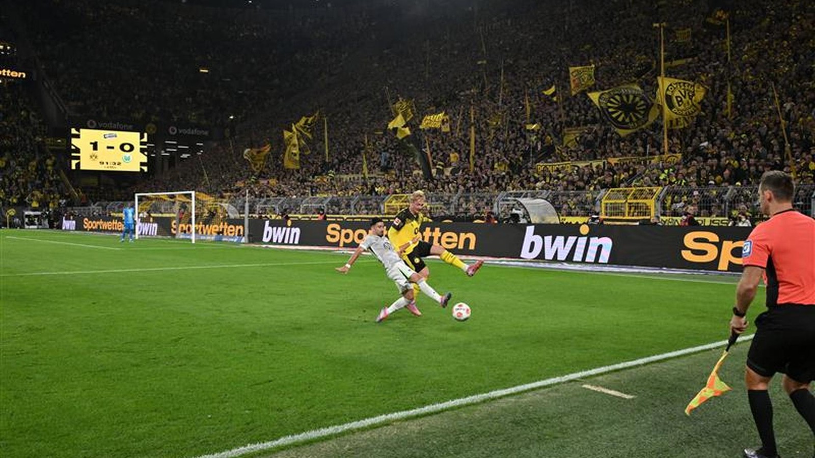 dfl-plant-regelreform-nachspielzeit-soll-im-stadion-gezeigt-werden