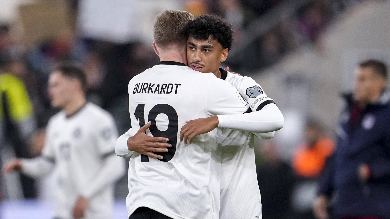 dfb-profis-burkardt-und-brown-wollen-zeigen-dass-wir-bereit-sind