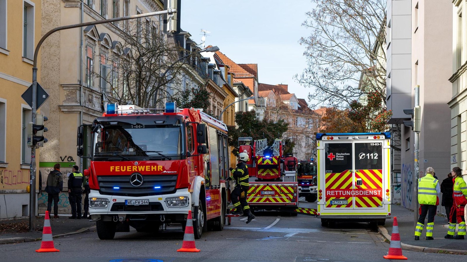 Feuerwehreinsatz-in-Weimar-Rauchentwicklung-durch-Kaminfeuer