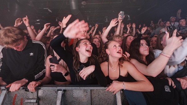 Trinker, Ultras, TikTok-Influencer: Wem man bei Konzerten in Hamburg begegnet
