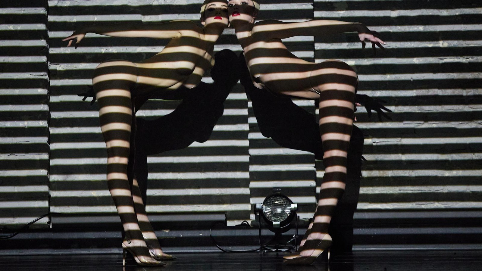 Donna-The-Show-Sexy-Kabarett-voller-Glamour