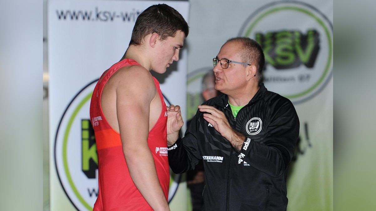  Foto zu Kantersieg in Mecklenburg? Wittens Trainer hebt da mahnend den Finger 