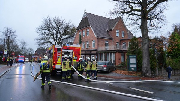 Bewohner nach Brand in Flüchtlingsunterkunft verletzt in Klinik
