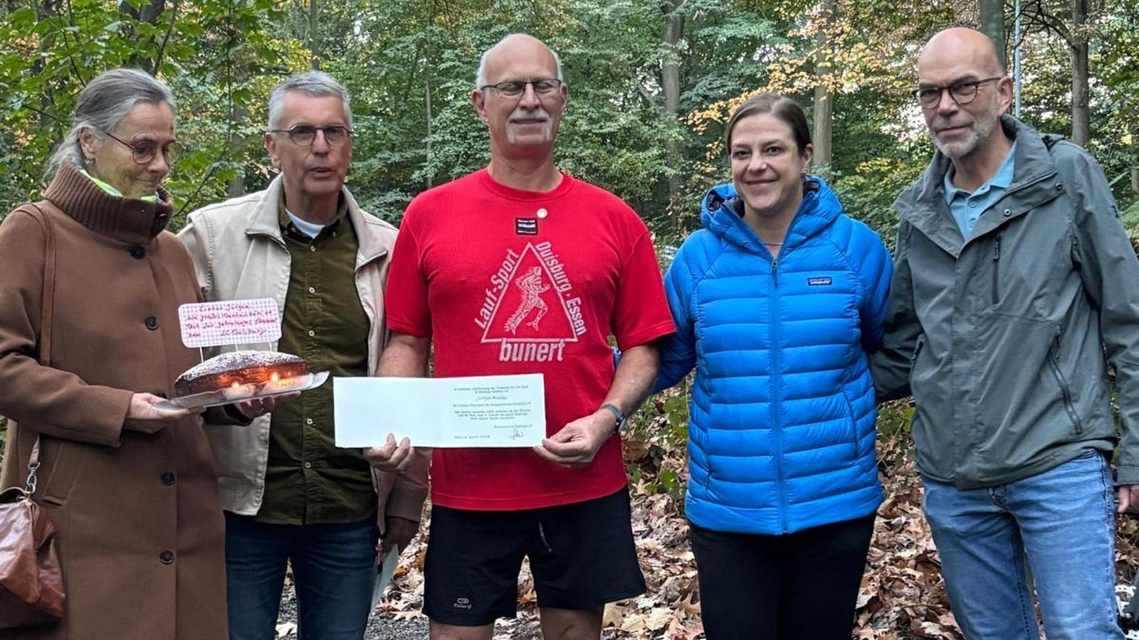 LC-Duisburg-macht-fit-f-r-den-Marathon-Ehrung-f-r-J-rgen-Binias