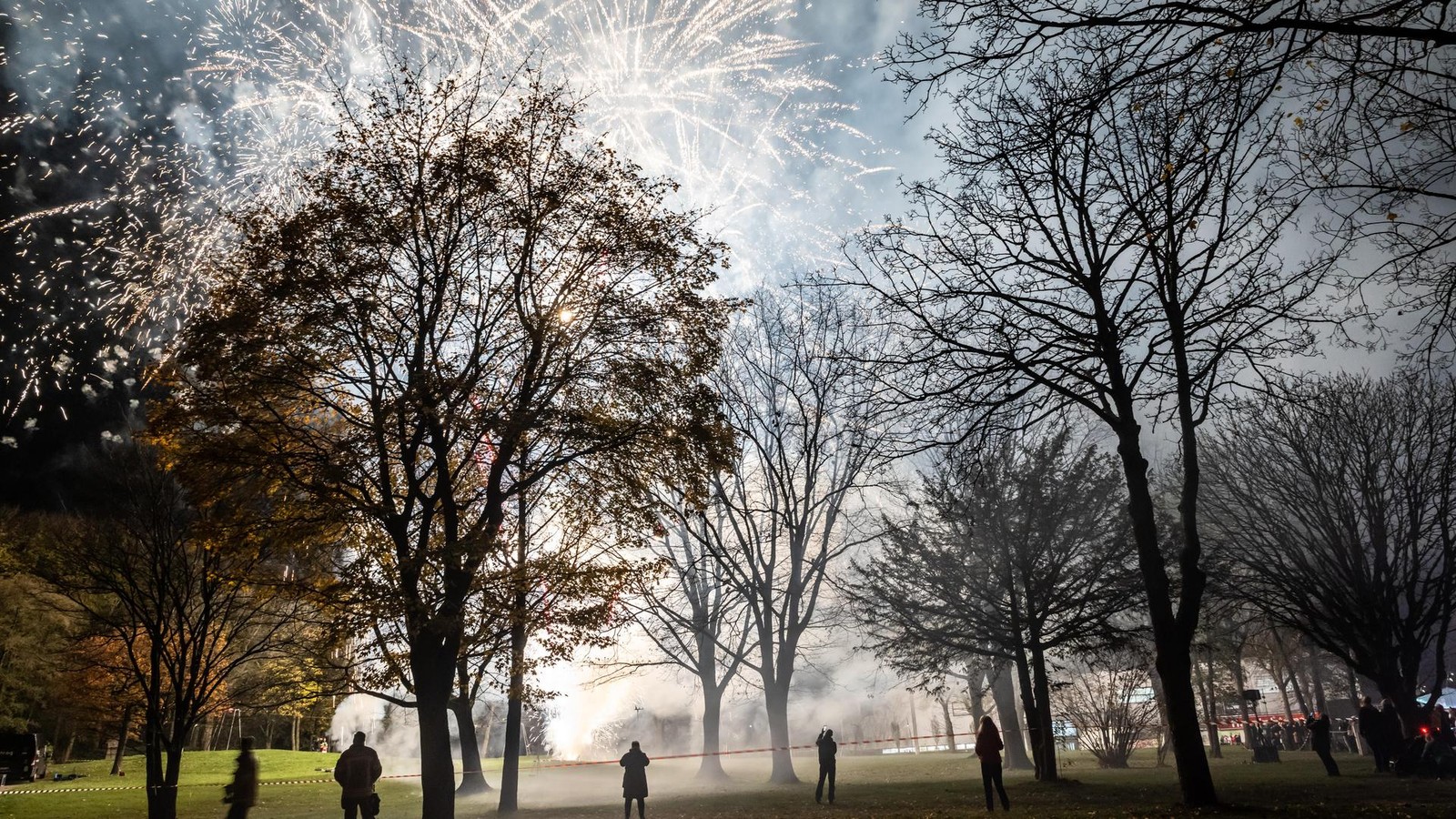Tiersch-tzer-rgern-sich-ber-Feuerwerk-im-Gysenberg-in-Herne