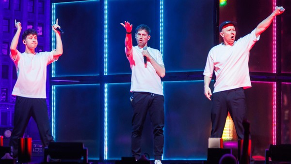 Deine Freunde dreimal in Hamburg: Dumme Witze und „Deine Mudder“