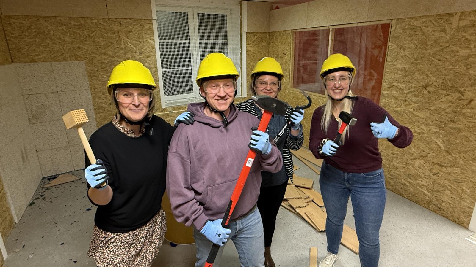 Ausrasten-als-Gesch-ftsmodell-Th-ringens-erster-Wut-Raum-ffnet-in-Gera-mit-Fotos-und-Video-