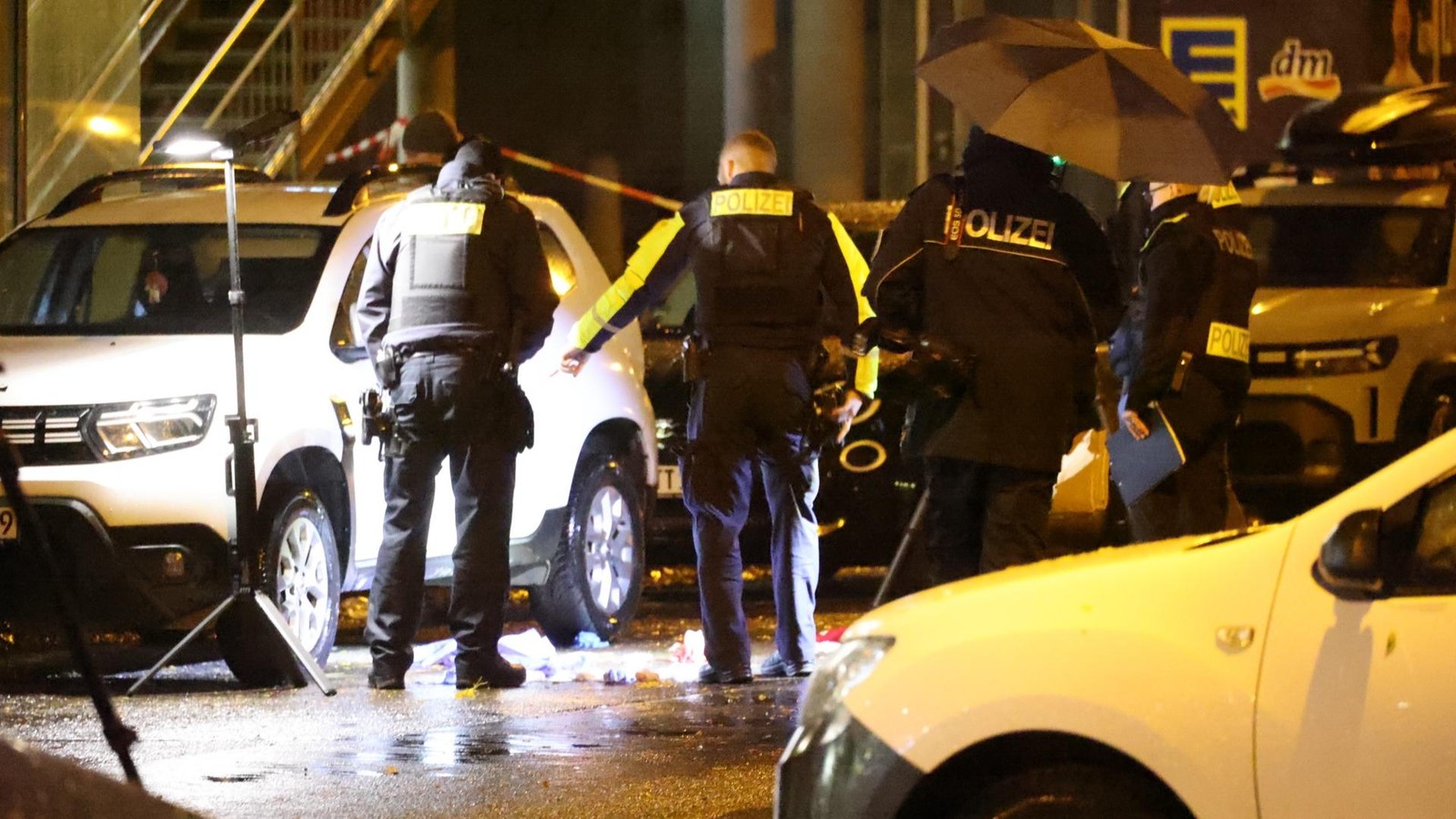 Eskalation-eines-Bandenkriegs-Sch-sse-vor-D-ner-Imbiss-in-Lichtenberg