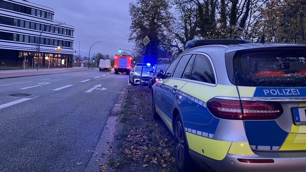 Feuer am Airbus-Werk Finkenwerder: Polizei sperrt Wohnstraße