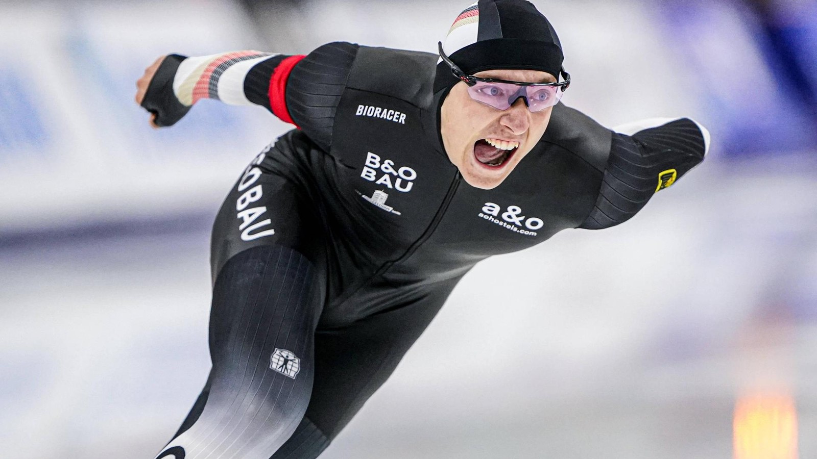 Rekordzeit-und-Olympia-Ticket-Traumauftakt-f-r-Eisschnelll-ufer-Finn-Sonnekalb