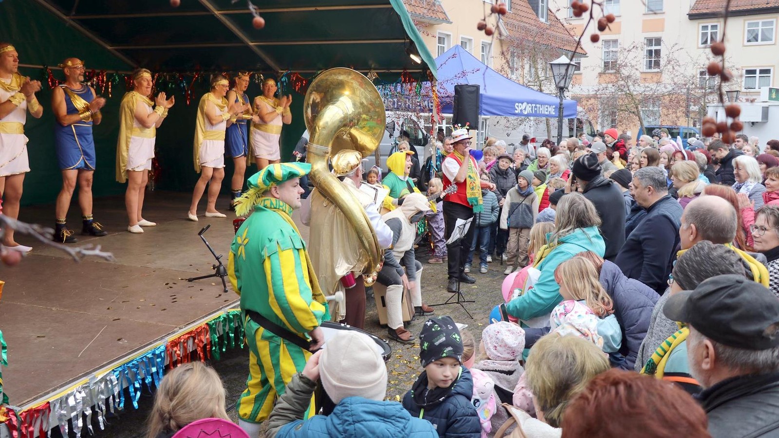 Faschingshochburg-im-Kreis-Saalfeld-Rudolstadt-ist-fest-in-Narrenhand