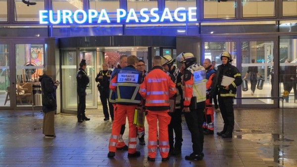 Jugendliche versprühen Pfefferspray in Europapassage – eine Person verletzt