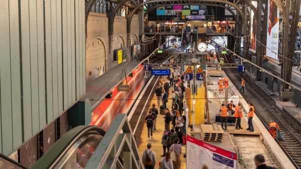 45-Jähriger von S-Bahn überrollt – dramatische Szenen an der Bahnsteigkante