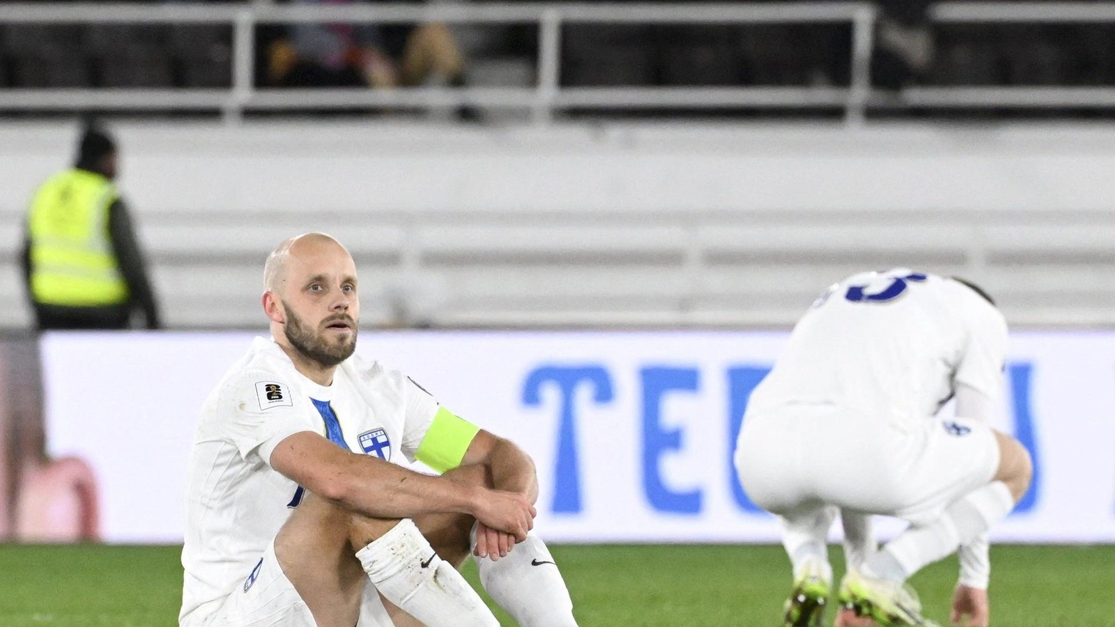 tr-nen-und-gro-e-emotionen-ex-schalker-beendet-nationalmannschafts-karriere