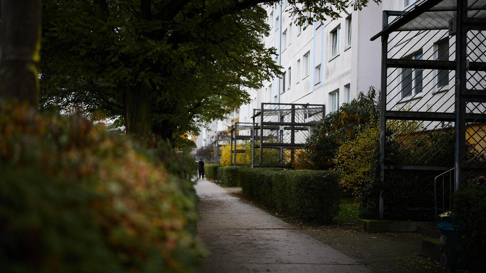 Gruppenvergewaltigung-in-Hellersdorf-Unbekannte-entfernen-Polizeisiegel
