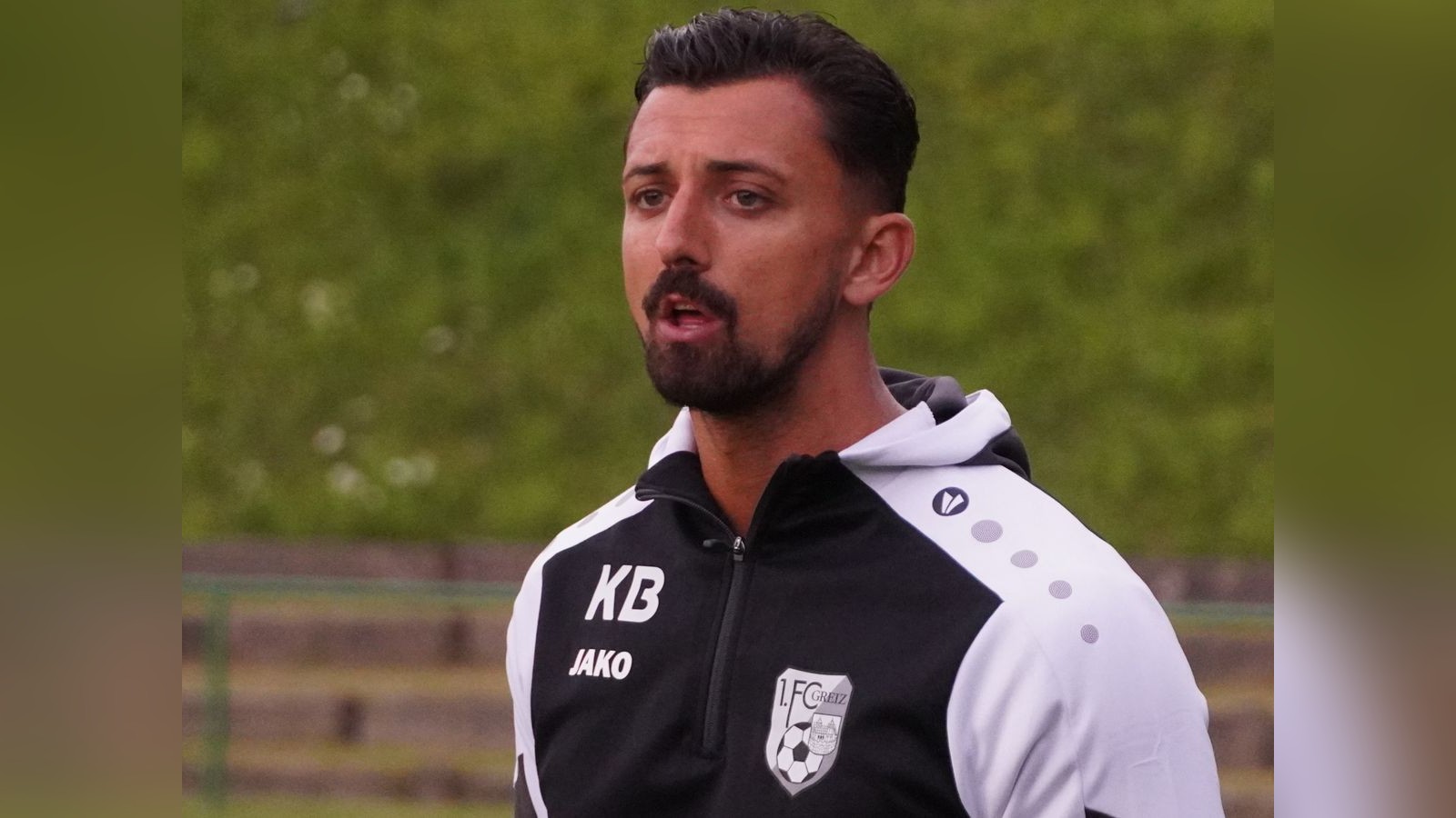 Spielabbruch-auf-dem-Greizer-Tempelwald