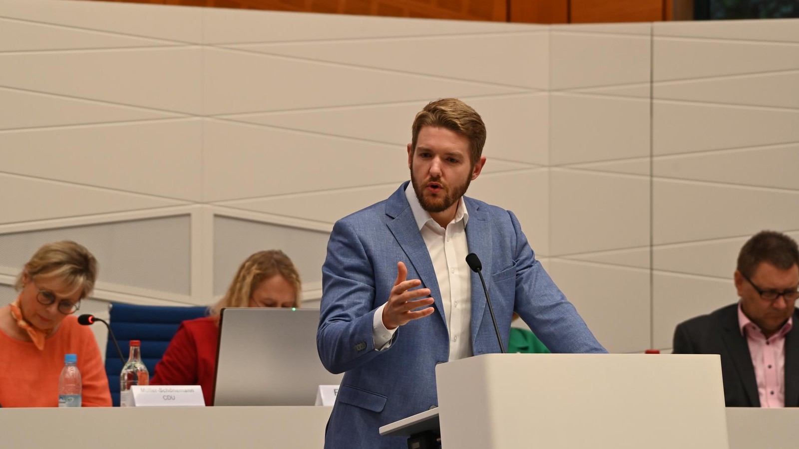 H-here-Kita-Geb-hren-durch-die-Hintert-r-SPD-schaltet-Kommunalaufsicht-ein