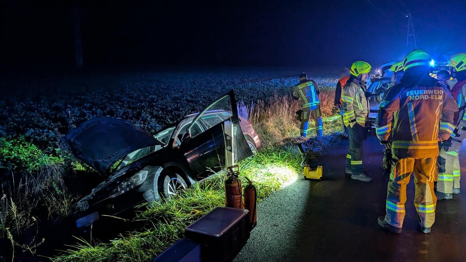 Zwei-Verletzte-nach-Verkehrsunfall-im-Nord-Elm-Stra-e-gesperrt