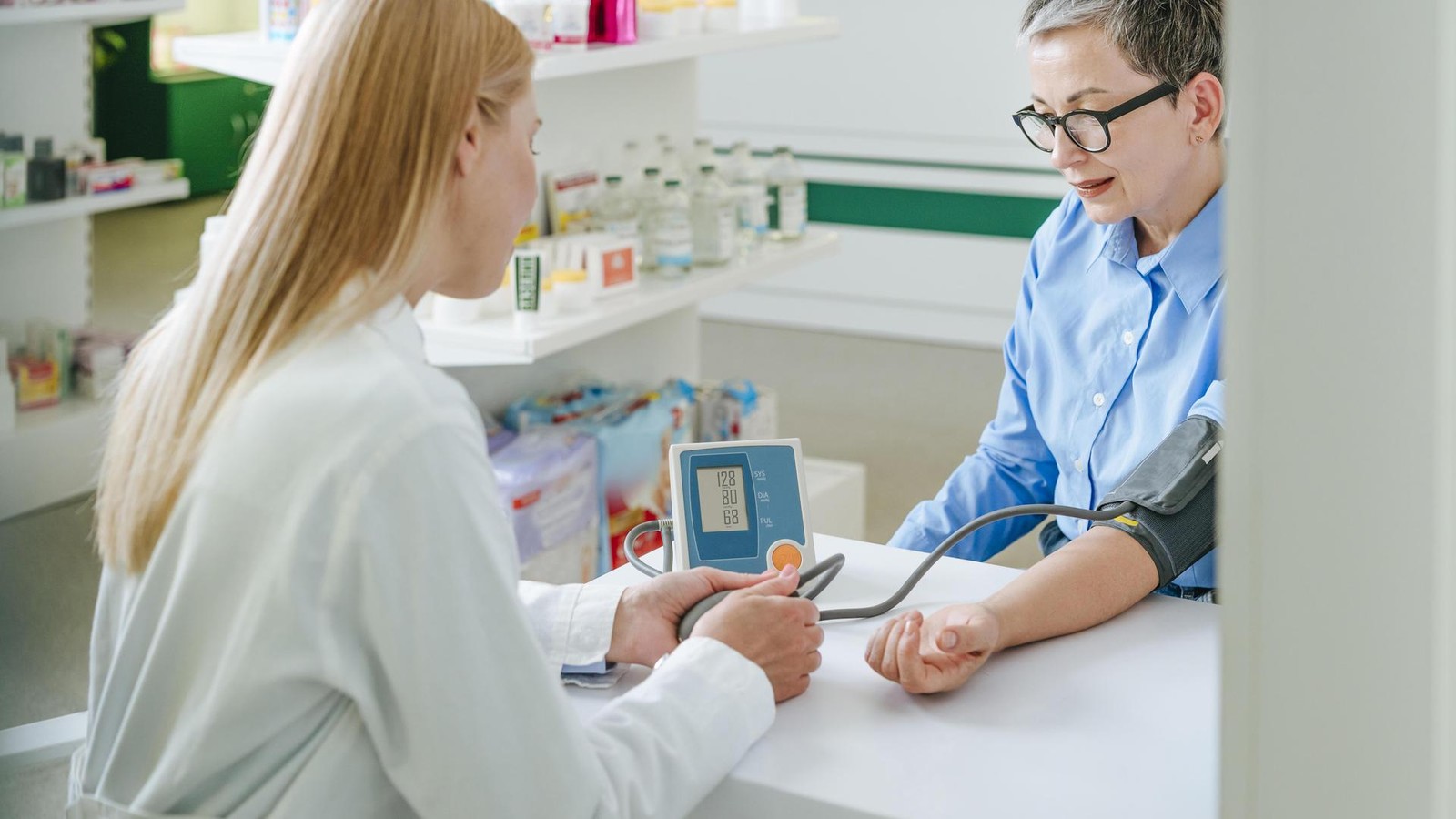 Bluthochdruck-kritisch-Apothekerin-sagt-wie-sie-konkret-helfen-kann