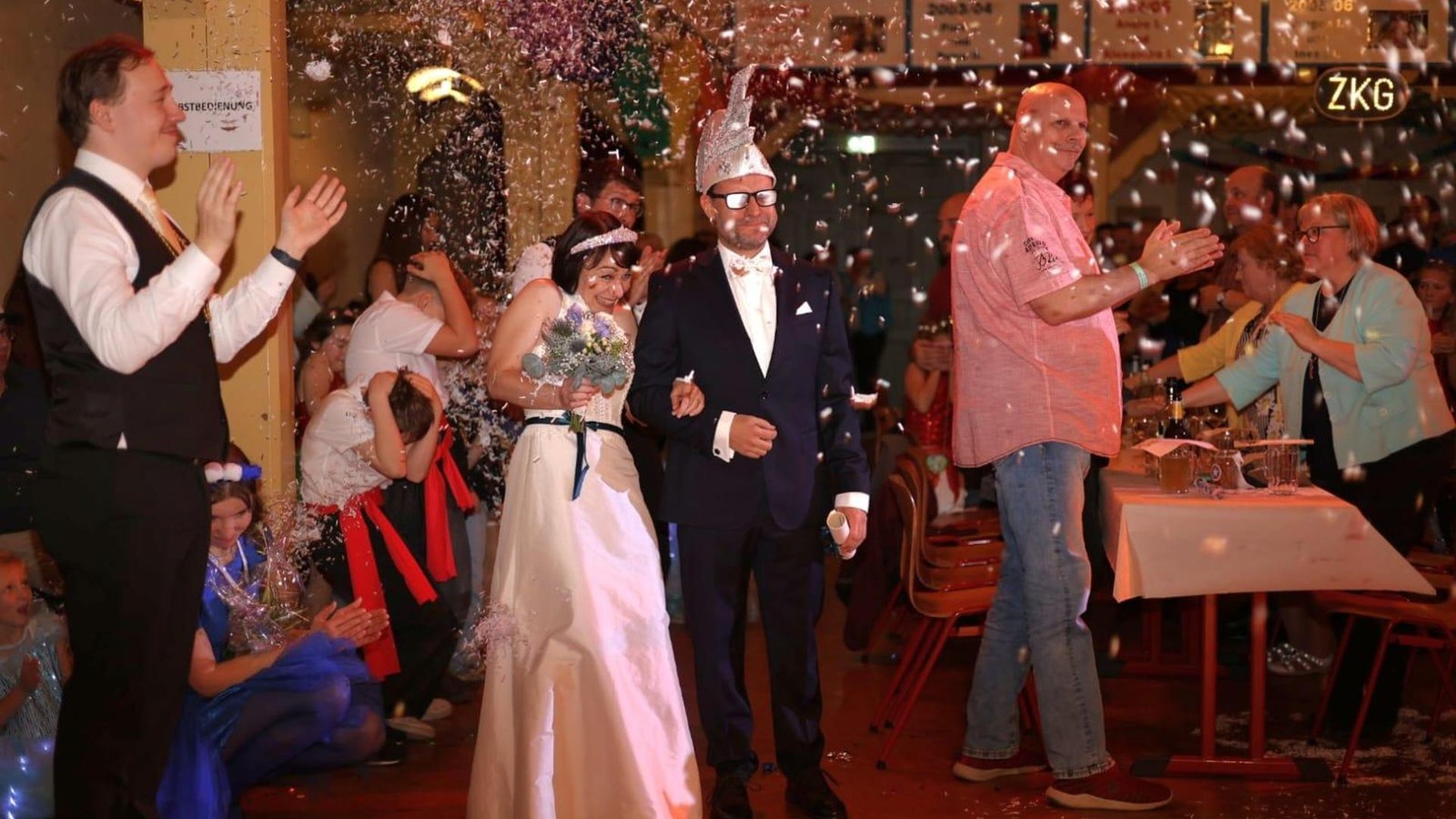 Wer-wird-s-Auf-der-Suche-nach-einem-Prinzenpaar-reisen-die-Karnevalisten-durch-die-Welt-