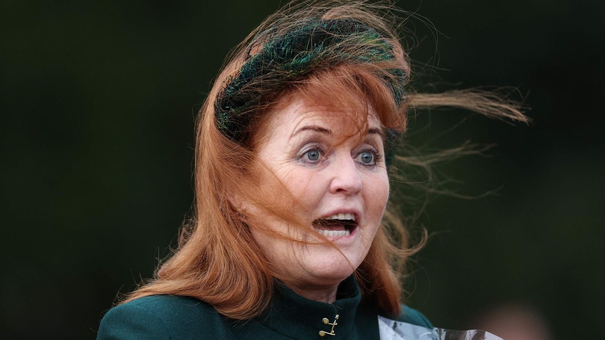 Sarah Ferguson schaut erstaunt.