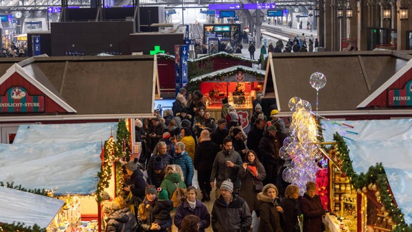 Geplantes Bargeldverbot auf Weihnachtsmarkt löst Protest aus