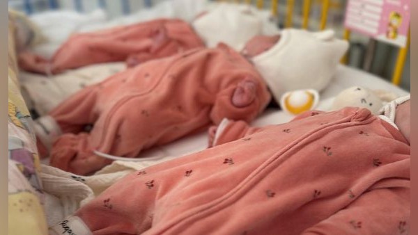 Eineiige Drillinge geboren: Ärzte begeistert über „kleines Wunder“
