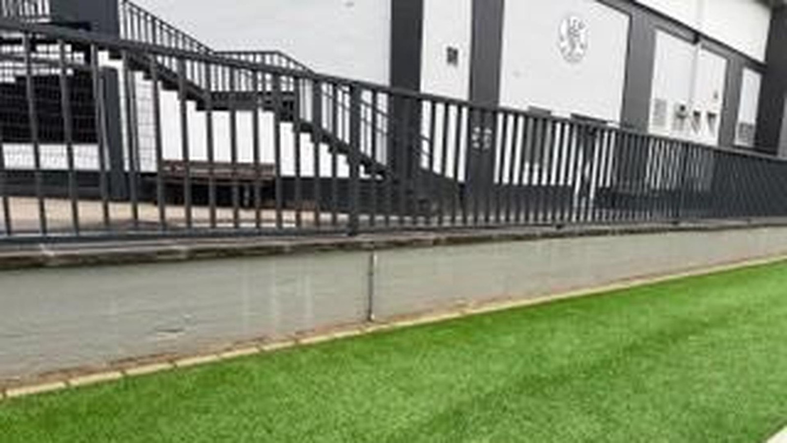 -bler-Unfall-bei-Essener-Fu-ballspiel-Junge-bleibt-mit-dem-Bein-im-Zaun-h-ngen