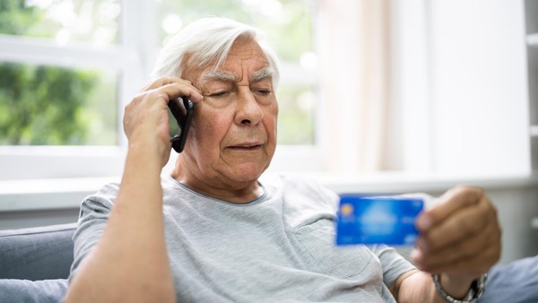 Hamburger gibt sich als Bankmitarbeiter aus – 39.000 Euro erbeutet