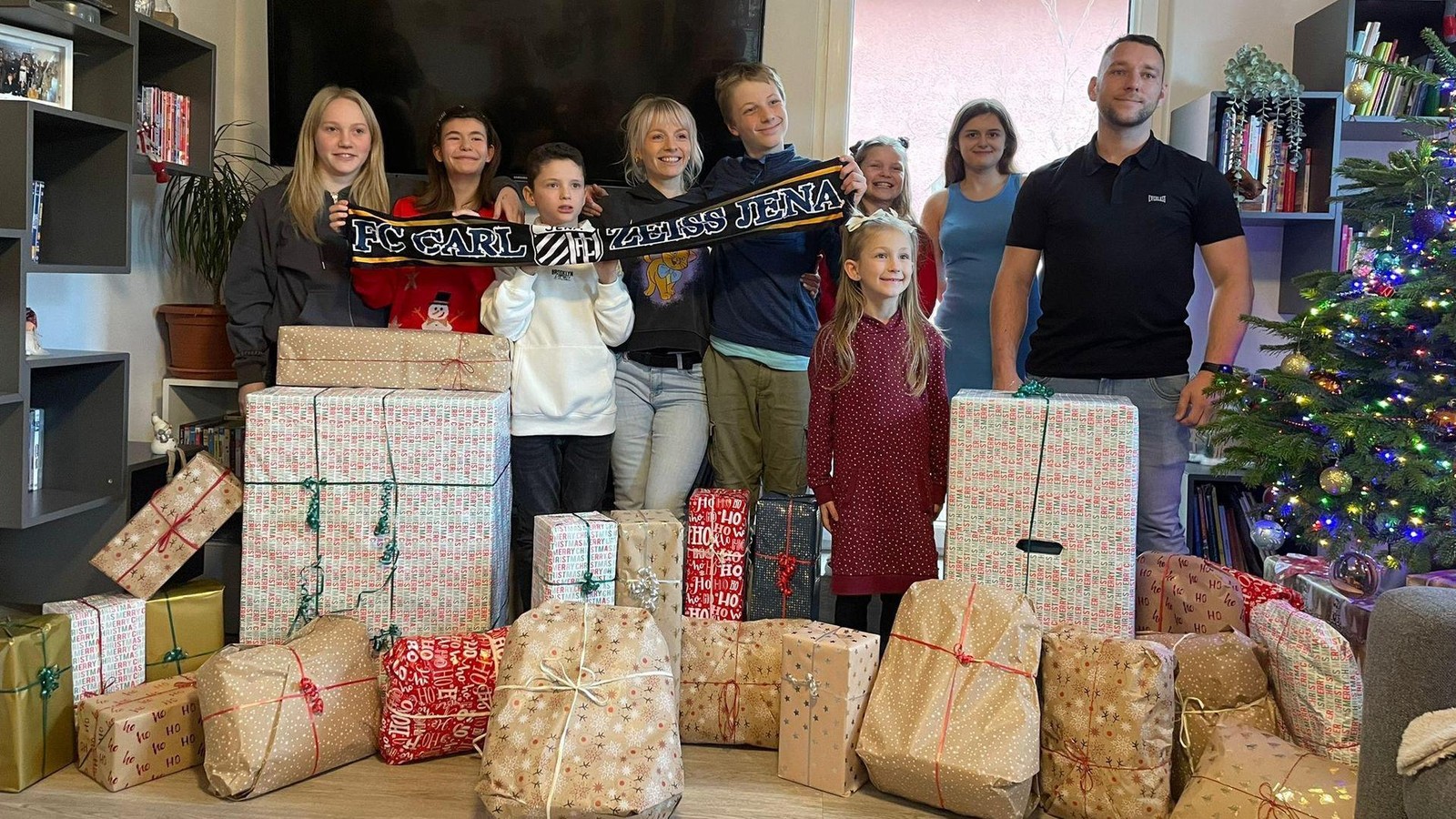 fans-des-fc-carl-zeiss-jena-sammeln-geld-wen-sie-zu-weihnachten-begl-cken-wollen