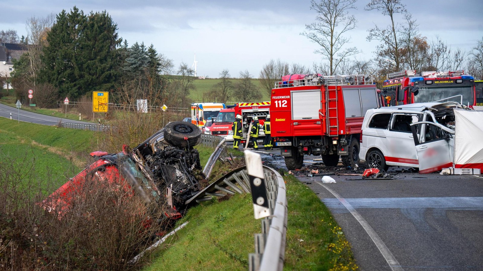 Vier-Tote-bei-Unfall-auf-B51-zwischen-Trier-und-Bitburg