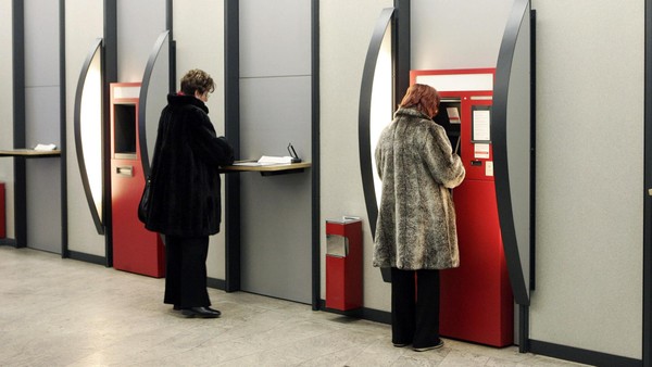 Bargeld nur noch am Automaten – Veränderung bei der Haspa sorgt für Diskussion