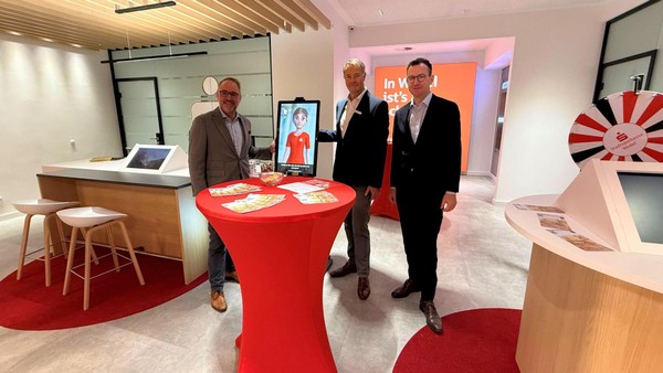 Sparkasse überrascht mit Filialkonzept: Bei Famila übernimmt die KI