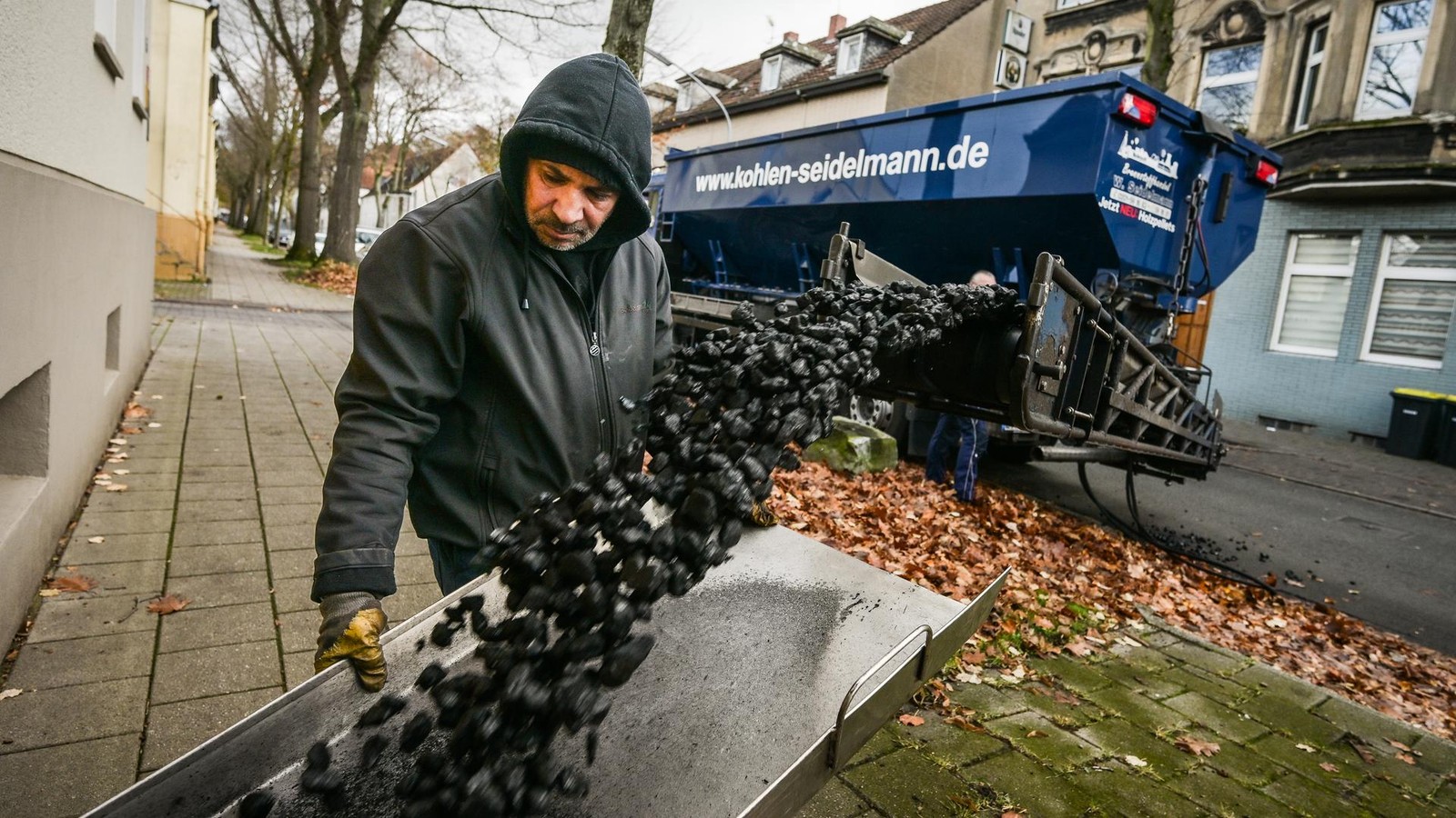 Unterwegs-einem-der-letzten-Kohleh-ndler-Die-Leute-haben-immer-weniger-