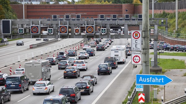 Chaos im Berufsverkehr nach A7-Unfall: Sperrung ist aufgehoben