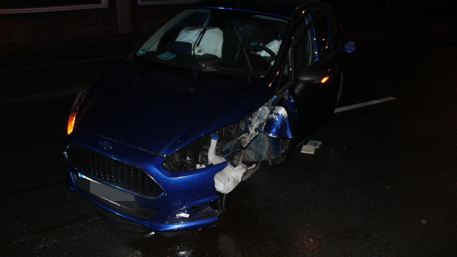 Unfall-in-Haspe-64-j-hrige-Autofahrerin-verletzt-sich-bei-Kollision-mit-Laterne