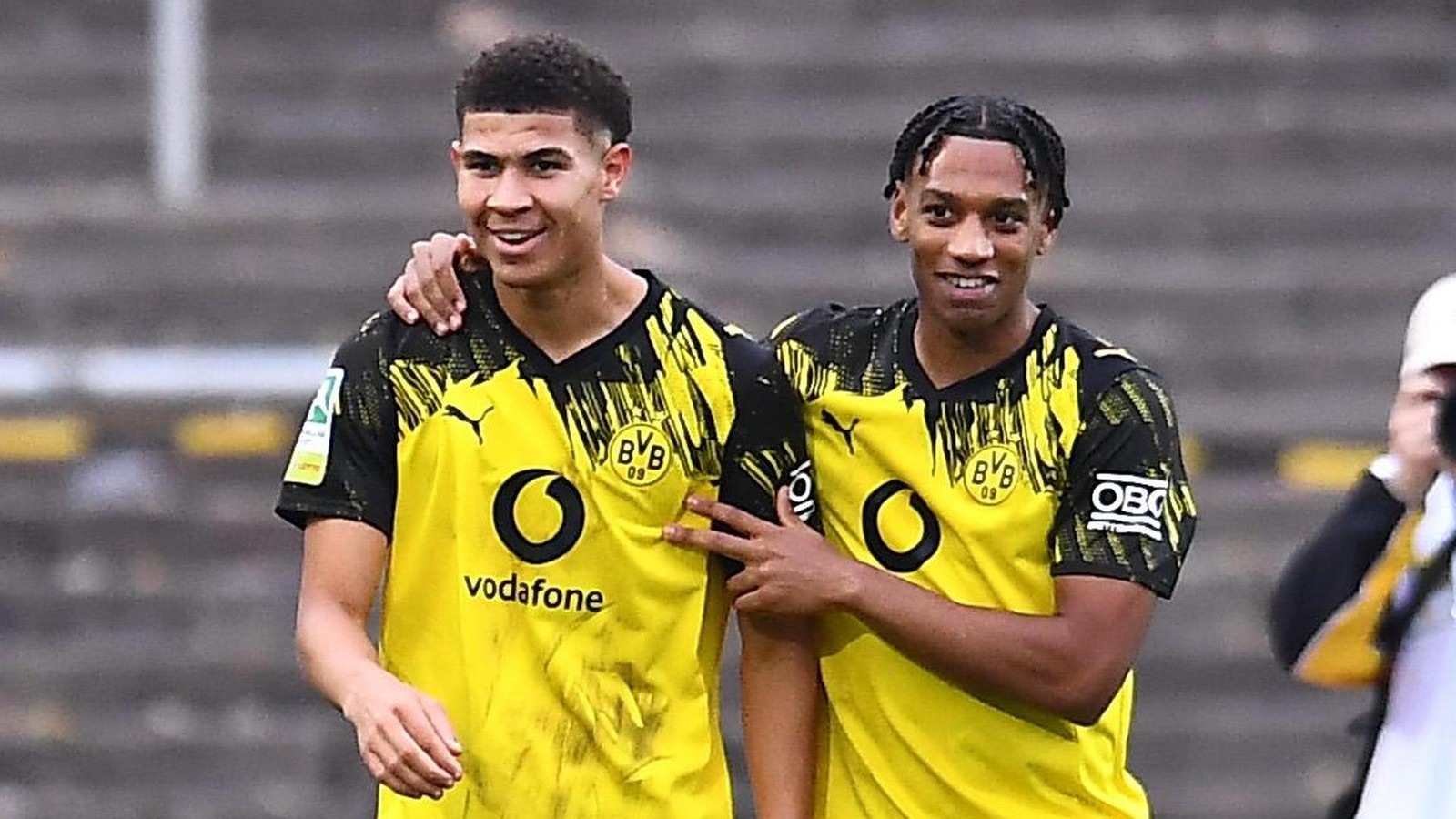 BVB-II-Torj-ger-wird-zum-Cura-ao-Helden-Sensationelles-Deb-t-von-Jordi-Paulina