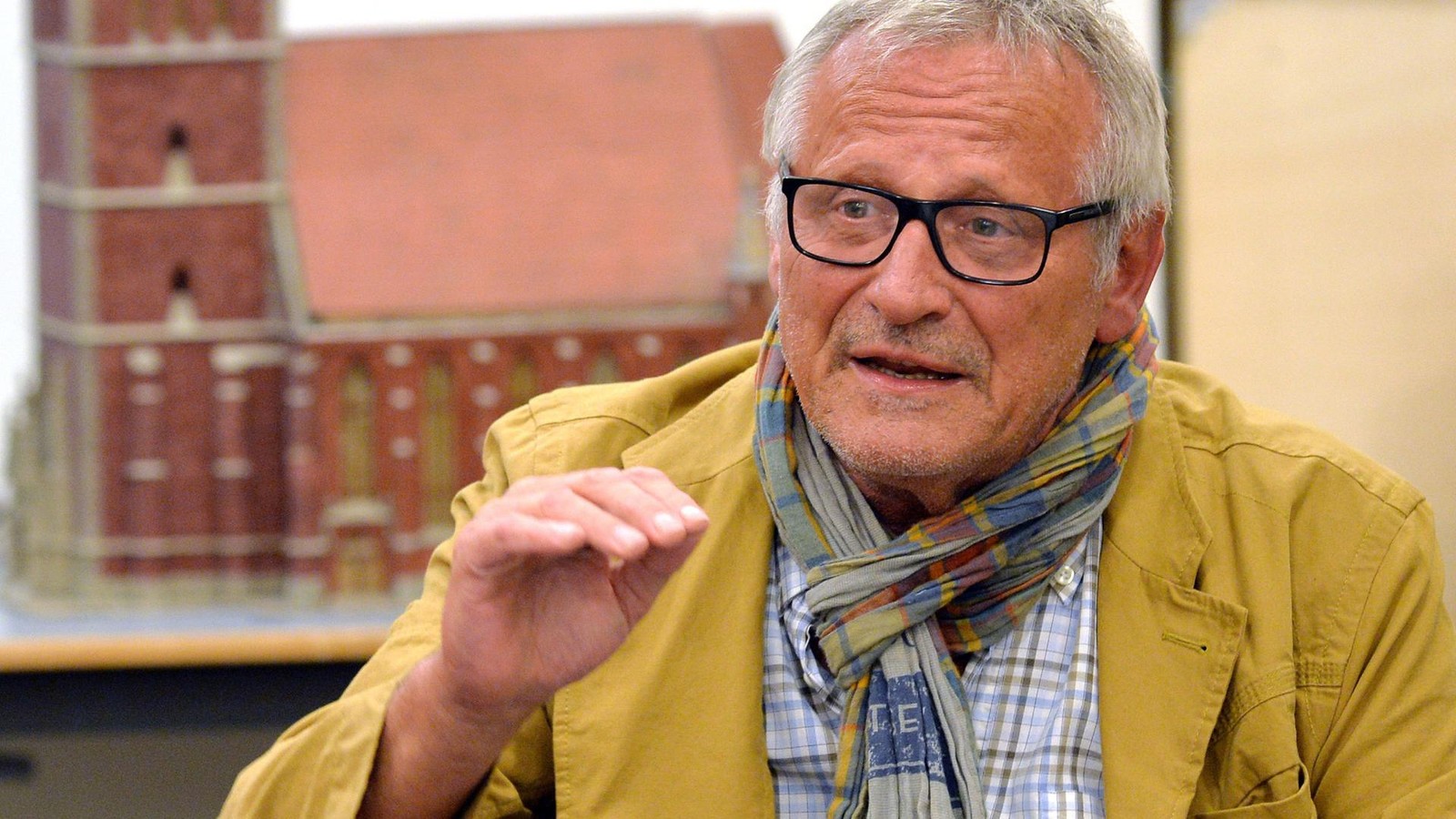 Konstantin-Wecker-r-umt-Beziehung-zu-damals-15-j-hriger-Sch-lerin-ein