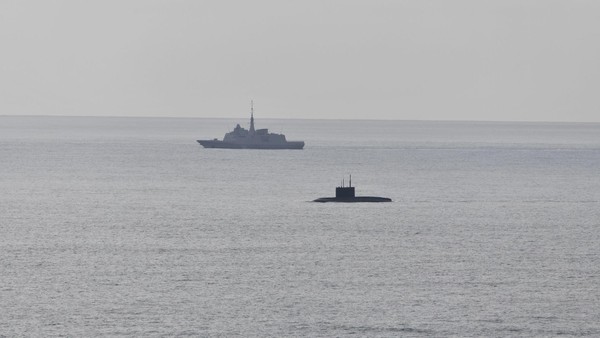 Torpedo-Treffer: Spektakuläres Video zeigt Versenkung von alter Fregatte