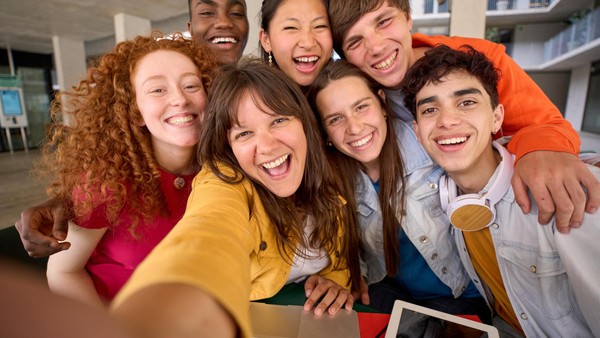 „Six Seven“: Verrückter Internet-Hype erobert Hamburgs Schulen