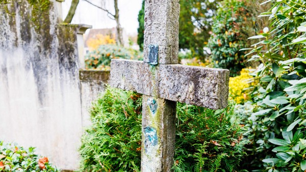 Entsetzen in Gladbeck: Auf Friedhof Christus und Madonna gestohlen