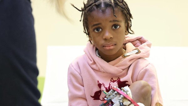 Wieder richtig laufen: Boberger Ärzte schenken Kindern neuen Lebensmut