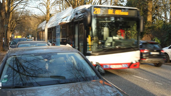 Überfüllte Busse im Hamburger Westen: Jetzt will Politik durchgreifen