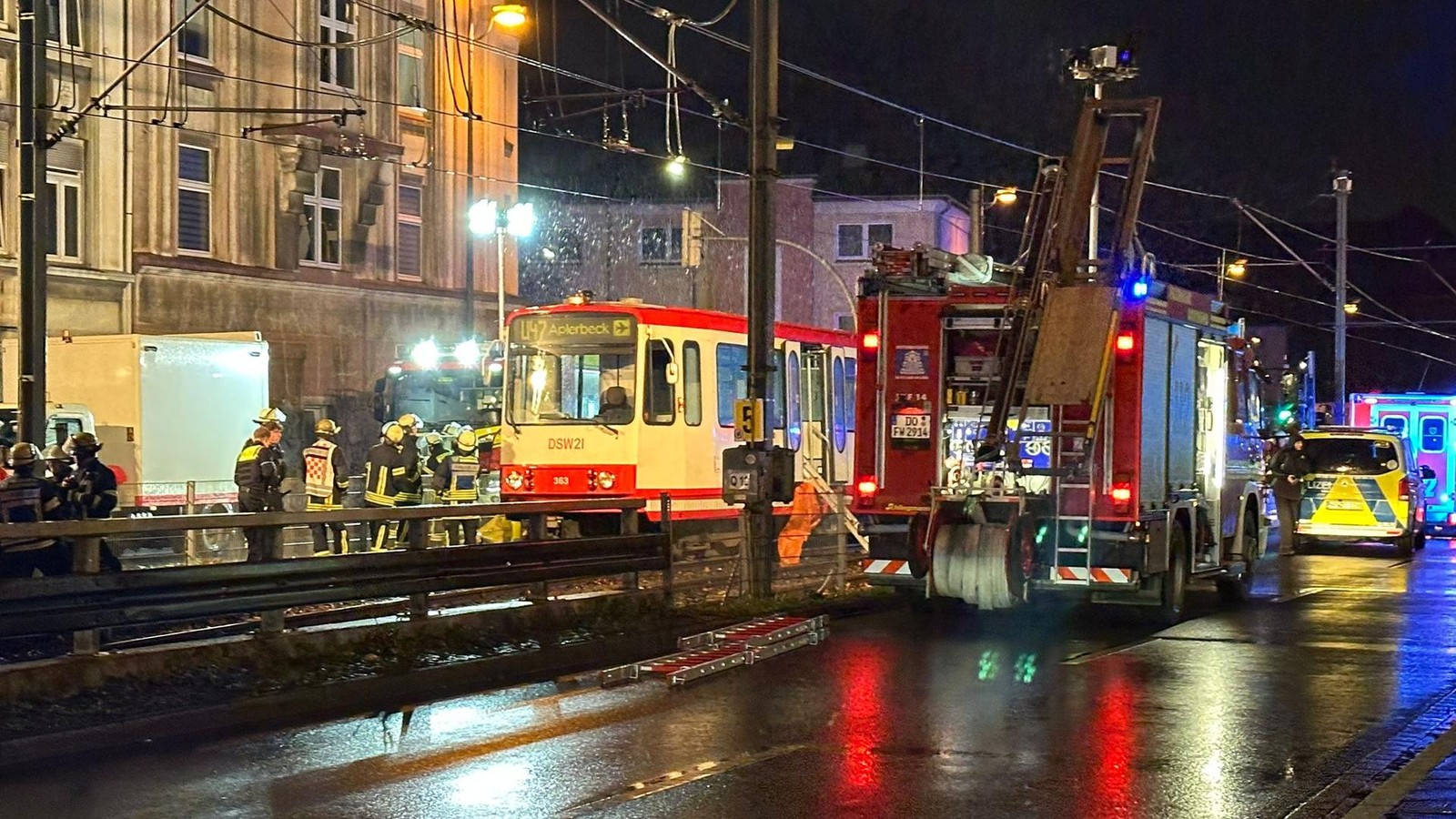 Von-Stadtbahn-erfasst-Person-verungl-ckt-in-Dortmunder-Nordstadt