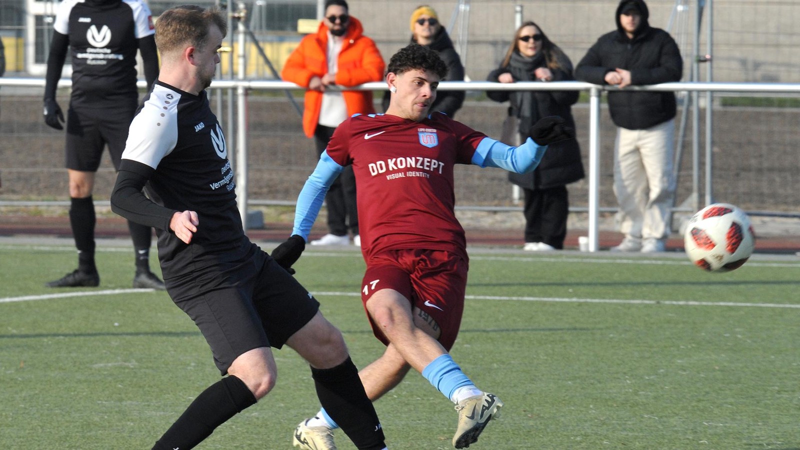 Wolfsburger-Team-klettert-mit-Erwachsenenfu-ball-in-die-Spitzengruppe